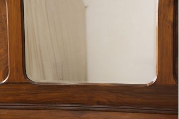 イギリスアンティーク　ウォールナット　上手物　品のある佇まいが美しいミラーバックサイドボード(戸棚、収納棚、キャビネット)(R-053799)