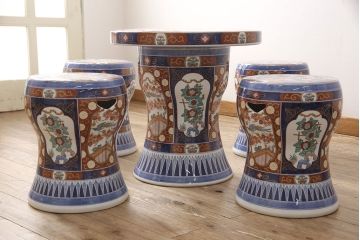 中古　美品　有田焼(伊万里焼)　細やかな絵柄と鮮やかな色づかいが美しいテーブル&イスセット(定価約150万円)(ラウンドテーブル、チェア、椅子)(R-053813)