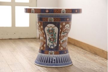 中古　美品　有田焼(伊万里焼)　細やかな絵柄と鮮やかな色づかいが美しいテーブル&イスセット(定価約150万円)(ラウンドテーブル、チェア、椅子)(R-053813)