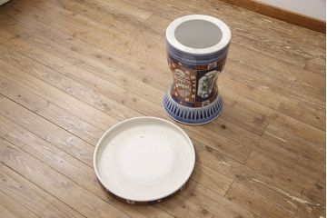 中古　美品　有田焼(伊万里焼)　細やかな絵柄と鮮やかな色づかいが美しいテーブル&イスセット(定価約150万円)(ラウンドテーブル、チェア、椅子)(R-053813)