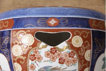 中古　美品　有田焼(伊万里焼)　細やかな絵柄と鮮やかな色づかいが美しいテーブル&イスセット(定価約150万円)(ラウンドテーブル、チェア、椅子)(R-053813)
