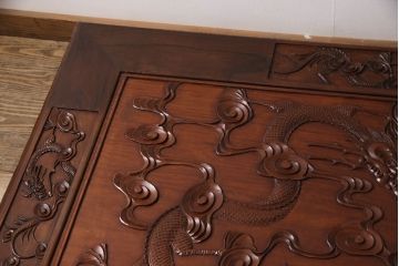 和製ビンテージ　新品ガラス天板付き　全体に彫り込まれた龍の彫刻が迫力たっぷりの座卓(ローテーブル、センターテーブル、ヴィンテージ)(R-053815)