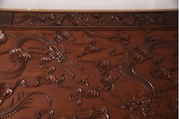 和製ビンテージ　新品ガラス天板付き　全体に彫り込まれた龍の彫刻が迫力たっぷりの座卓(ローテーブル、センターテーブル、ヴィンテージ)(R-053815)