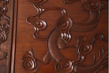 和製ビンテージ　新品ガラス天板付き　全体に彫り込まれた龍の彫刻が迫力たっぷりの座卓(ローテーブル、センターテーブル、ヴィンテージ)(R-053815)