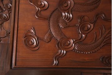 和製ビンテージ　新品ガラス天板付き　全体に彫り込まれた龍の彫刻が迫力たっぷりの座卓(ローテーブル、センターテーブル、ヴィンテージ)(R-053815)