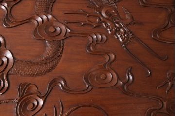 和製ビンテージ　新品ガラス天板付き　全体に彫り込まれた龍の彫刻が迫力たっぷりの座卓(ローテーブル、センターテーブル、ヴィンテージ)(R-053815)