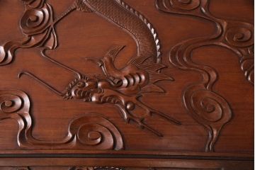 和製ビンテージ　新品ガラス天板付き　全体に彫り込まれた龍の彫刻が迫力たっぷりの座卓(ローテーブル、センターテーブル、ヴィンテージ)(R-053815)