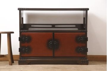 中古　美品　民芸城山　重厚な雰囲気漂う飾り棚(戸棚、収納棚、茶棚)(R-053820)