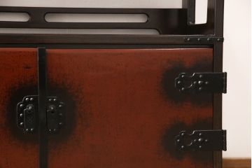 中古　美品　民芸城山　重厚な雰囲気漂う飾り棚(戸棚、収納棚、茶棚)(R-053820)