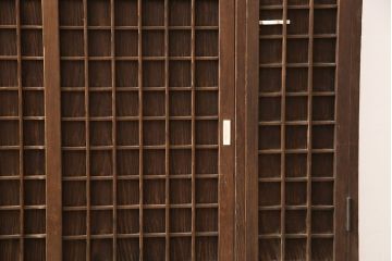 和製アンティーク　ヒノキ材　和モダンな雰囲気漂う下駄箱(戸棚、収納棚、靴箱)(R-053821)