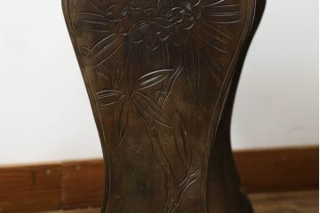 中古　軽井沢彫り　曲線を描いたデザインが個性的なマガジンラック(本立て)(R-053833)