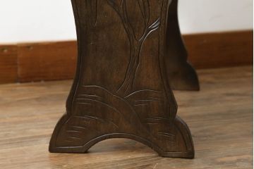 中古　軽井沢彫り　曲線を描いたデザインが個性的なマガジンラック(本立て)(R-053833)