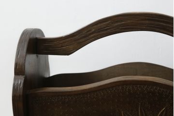 中古　軽井沢彫り　曲線を描いたデザインが個性的なマガジンラック(本立て)(R-053833)