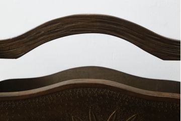 中古　軽井沢彫り　曲線を描いたデザインが個性的なマガジンラック(本立て)(R-053833)