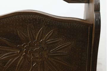 中古　軽井沢彫り　曲線を描いたデザインが個性的なマガジンラック(本立て)(R-053833)
