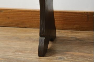 中古　軽井沢彫り　曲線を描いたデザインが個性的なマガジンラック(本立て)(R-053833)