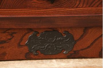 中古　美品　伝統民芸家具　迫力のある杢目が魅力的な岩谷堂箪笥サイドボード(引き出し、収納棚、キャビネット)(R-053839)