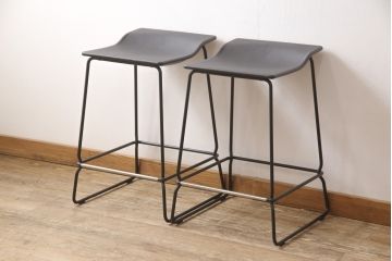 中古　viccarbe(ヴィッカルベ)　LAST MINUTE(ラストミニッツ)　スタイリッシュなカウンターチェア2脚セット(定価 約14万円)(スツール、椅子、イス)(R-053840)
