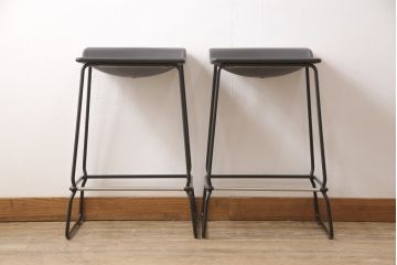 中古　viccarbe(ヴィッカルベ)　LAST MINUTE(ラストミニッツ)　スタイリッシュなカウンターチェア2脚セット(定価 約14万円)(スツール、椅子、イス)(R-053840)
