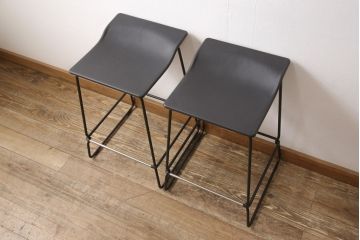 中古　viccarbe(ヴィッカルベ)　LAST MINUTE(ラストミニッツ)　スタイリッシュなカウンターチェア2脚セット(定価 約14万円)(スツール、椅子、イス)(R-053840)