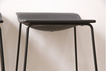 中古　viccarbe(ヴィッカルベ)　LAST MINUTE(ラストミニッツ)　スタイリッシュなカウンターチェア2脚セット(定価 約14万円)(スツール、椅子、イス)(R-053840)