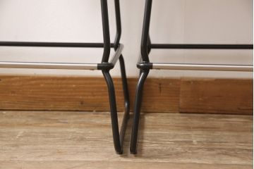 中古　viccarbe(ヴィッカルベ)　LAST MINUTE(ラストミニッツ)　スタイリッシュなカウンターチェア2脚セット(定価 約14万円)(スツール、椅子、イス)(R-053840)
