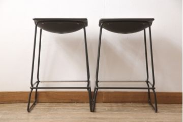 中古　viccarbe(ヴィッカルベ)　LAST MINUTE(ラストミニッツ)　スタイリッシュなカウンターチェア2脚セット(定価 約14万円)(スツール、椅子、イス)(R-053840)