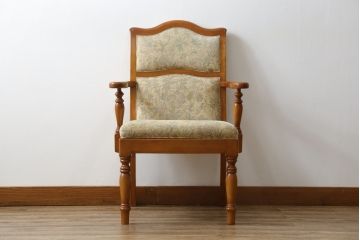 中古　美品　横浜ダニエル(daniel)　LD(エルディー)シリーズ　A-541　クラシカルな佇まいが目を引くアームチェア(定価約23万円)(ダイニングチェア、椅子)(R-053858)
