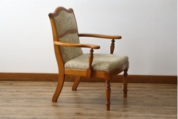 中古　美品　横浜ダニエル(daniel)　LD(エルディー)シリーズ　A-541　クラシカルな佇まいが目を引くアームチェア(定価約23万円)(ダイニングチェア、椅子)(R-053858)