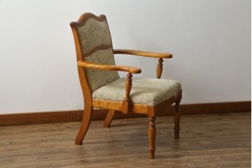 中古　美品　横浜ダニエル(daniel)　LD(エルディー)シリーズ　A-541　クラシカルな佇まいが目を引くアームチェア(定価約23万円)(ダイニングチェア、椅子)(R-053859)