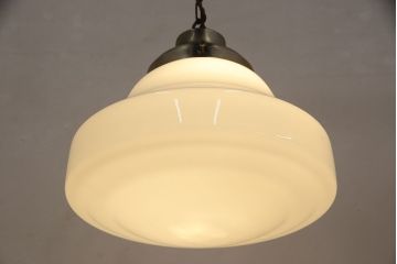 アンティーク照明　大振りサイズ　昭和レトロなデザインが魅力的な乳白色のガラスシェード照明(吊り下げ照明、天井照明、ペンダントライト)(R-053863)