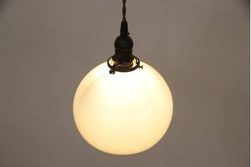 アンティーク照明　ころんとした丸いシェードが可愛らしい吊り下げ照明(天井照明、ペンダントライト、シェード、電笠)(R-053864)
