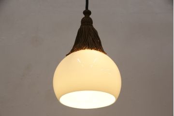 アンティーク照明　和製アンティーク　昭和初期　タッセル(飾り房)付き　丸い形が愛らしい吊り下げ照明(ペンダントライト、天井照明、電笠、シェード)(R-053868)