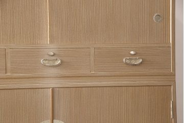 中古　衣装盆付き　鮮やかな色合いのかざり房が目を引く加茂総桐箪笥(並厚、四方丸、総桐たんす、着物箪笥、衣装箪笥)(R-053871)