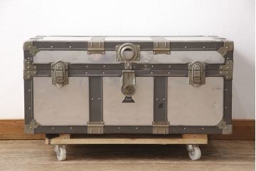 ヴィンテージ雑貨　KOWA INDUSTRY(コーワインダストリー)　インダストリアルの空間づくりにおすすめのアルミ製トランク(船トランク、ディスプレイ、収納)(R-053874)