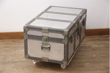 ヴィンテージ雑貨　KOWA INDUSTRY(コーワインダストリー)　インダストリアルの空間づくりにおすすめのアルミ製トランク(船トランク、ディスプレイ、収納)(R-053874)