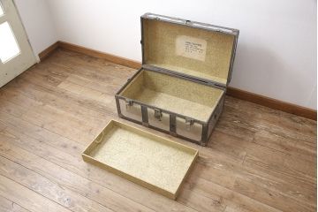 ヴィンテージ雑貨　KOWA INDUSTRY(コーワインダストリー)　インダストリアルの空間づくりにおすすめのアルミ製トランク(船トランク、ディスプレイ、収納)(R-053874)
