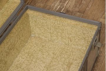 ヴィンテージ雑貨　KOWA INDUSTRY(コーワインダストリー)　インダストリアルの空間づくりにおすすめのアルミ製トランク(船トランク、ディスプレイ、収納)(R-053874)