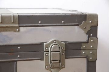 ヴィンテージ雑貨　KOWA INDUSTRY(コーワインダストリー)　インダストリアルの空間づくりにおすすめのアルミ製トランク(船トランク、ディスプレイ、収納)(R-053874)
