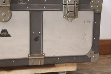 ヴィンテージ雑貨　KOWA INDUSTRY(コーワインダストリー)　インダストリアルの空間づくりにおすすめのアルミ製トランク(船トランク、ディスプレイ、収納)(R-053874)