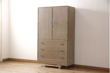 中古　繊細なデザインの金具が目を引く加茂総桐箪笥(並厚、桐たんす、着物箪笥、引き出し)(R-053876)
