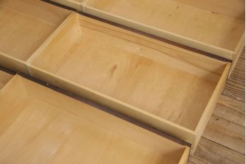 中古　希少サイズ　北海道民芸家具　丁度いいサイズ感が魅力的な縦型チェスト(引き出し、収納タンス、和たんす)(R-053878)