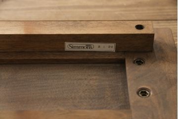 中古　絶版品　SIMMONS(シモンズ)社　民芸家具調のデザインが魅力的なベッドフレーム(セミダブルサイズ)(R-053879)