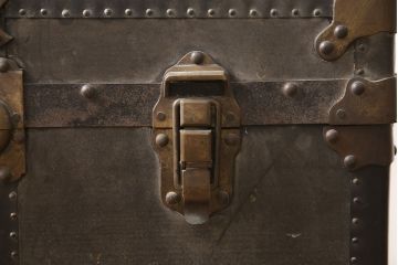 和製アンティーク　レトロな佇まいが目を引く船トランク(ローテーブル、センターテーブル、収納)(R-053882)