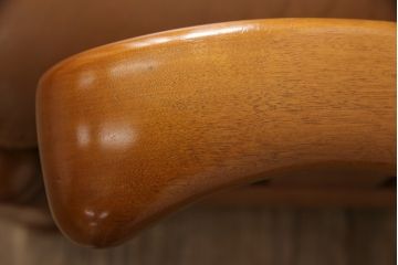 中古　美品　本革　横浜ダニエル(daniel)　高級感ある佇まいが目を引くレザーラブシート(定価約93万円)(2人掛けソファ、二人掛けソファ)(R-053889)