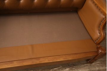 中古　美品　本革　横浜ダニエル(daniel)　高級感ある佇まいが目を引くレザーラブシート(定価約93万円)(2人掛けソファ、二人掛けソファ)(R-053889)