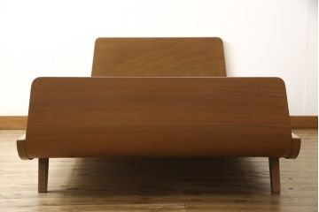 ジャパンビンテージ　希少!北欧デザインのベッドフレーム(シングルサイズ、ヴィンテージ)(R-053890)