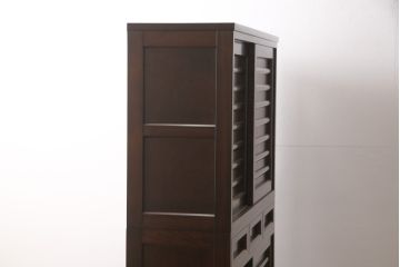 中古　超美品　松本民芸家具　特注品　高山デザイン　落ち着きのある佇まいが魅力的な水屋箪笥(食器棚、戸棚、収納棚、キャビネット)(R-053899)
