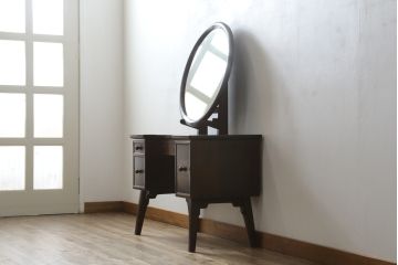 中古　美品　松本民芸家具　西洋アンティークのような雰囲気を感じさせる、丸型一面鏡のドレッサー(鏡台、ミラー)(定価約43万円)(R-053900)