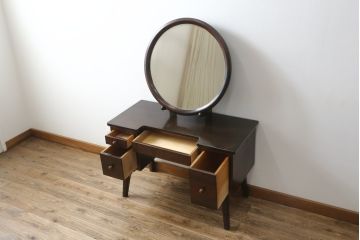 中古　美品　松本民芸家具　西洋アンティークのような雰囲気を感じさせる、丸型一面鏡のドレッサー(鏡台、ミラー)(定価約43万円)(R-053900)